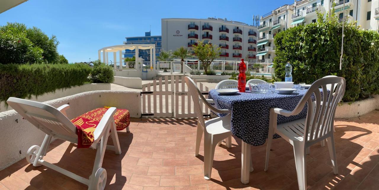 Residence El Palmar Fronte Mare, Fronte Spiaggia Lido di Jesolo Exterior foto